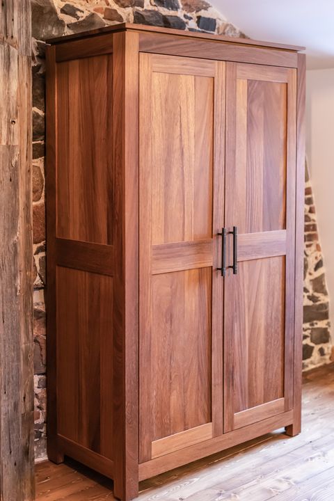Solid wood gentleman’s wardrobe