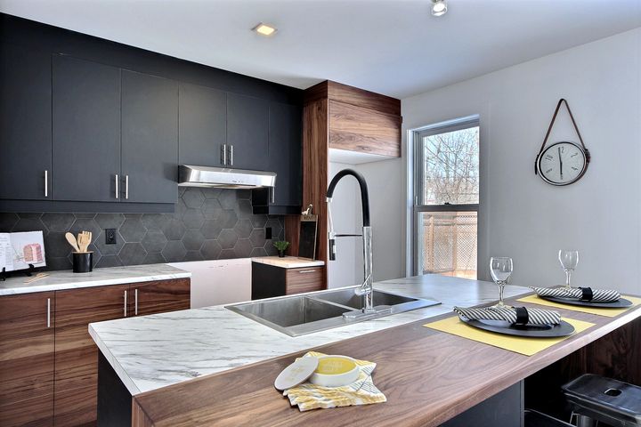 Black walnut island with a veined white counter