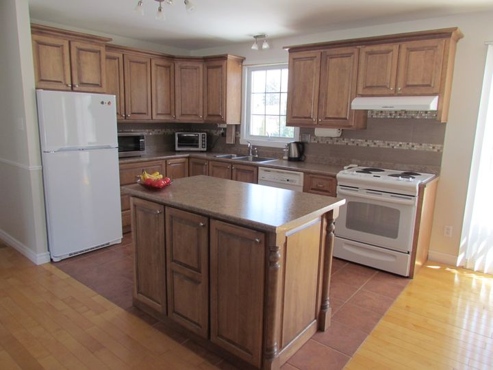 Kitchen refacing, after the work